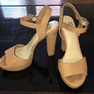 Gianni Bini Suede Tan Chunky Heel.